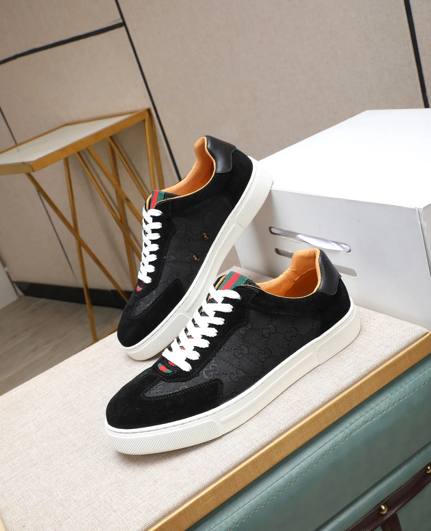 Men's shoes 💰400 GUCCI🔍🔍The latest models are on sale at the same time at the counter. Original calfskin imported from Italy, genuine leather lining, (high-end, extravagant, and classy) with exquisite workmanship. Soles: Original soles specially provided by the original factory. ⚠Exclusive double-layer movable molded soles are super comfortable⚠. Photos of the real thing🎬The real thing is better🔍🔍"High quality·Follow the order" Code number 38-44